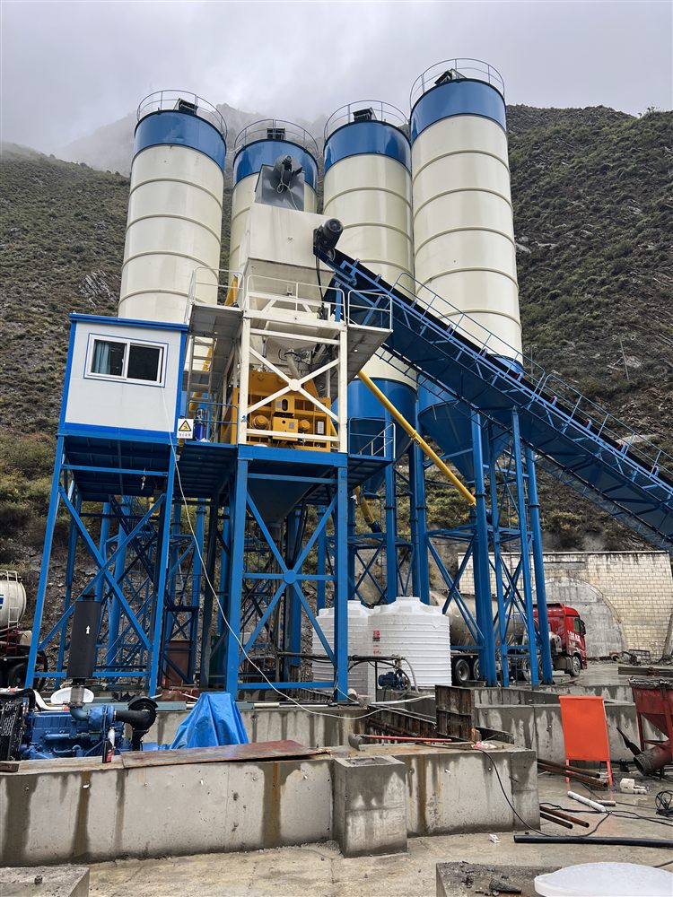 Nigeria HZS150 double-line concrete batching plant project with silos and belt conveyor
